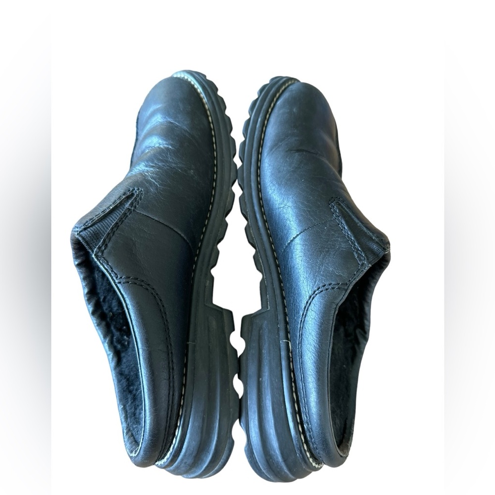 UGGS Classic Womens 6 Black Leather Clogs Shoes B17 - Picture 4 of 8